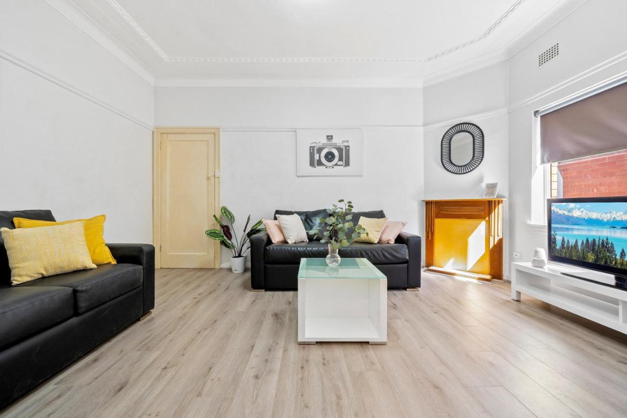 Burwood Newly Renovated 2 Bedroom Apartment Сидни Екстериор снимка
