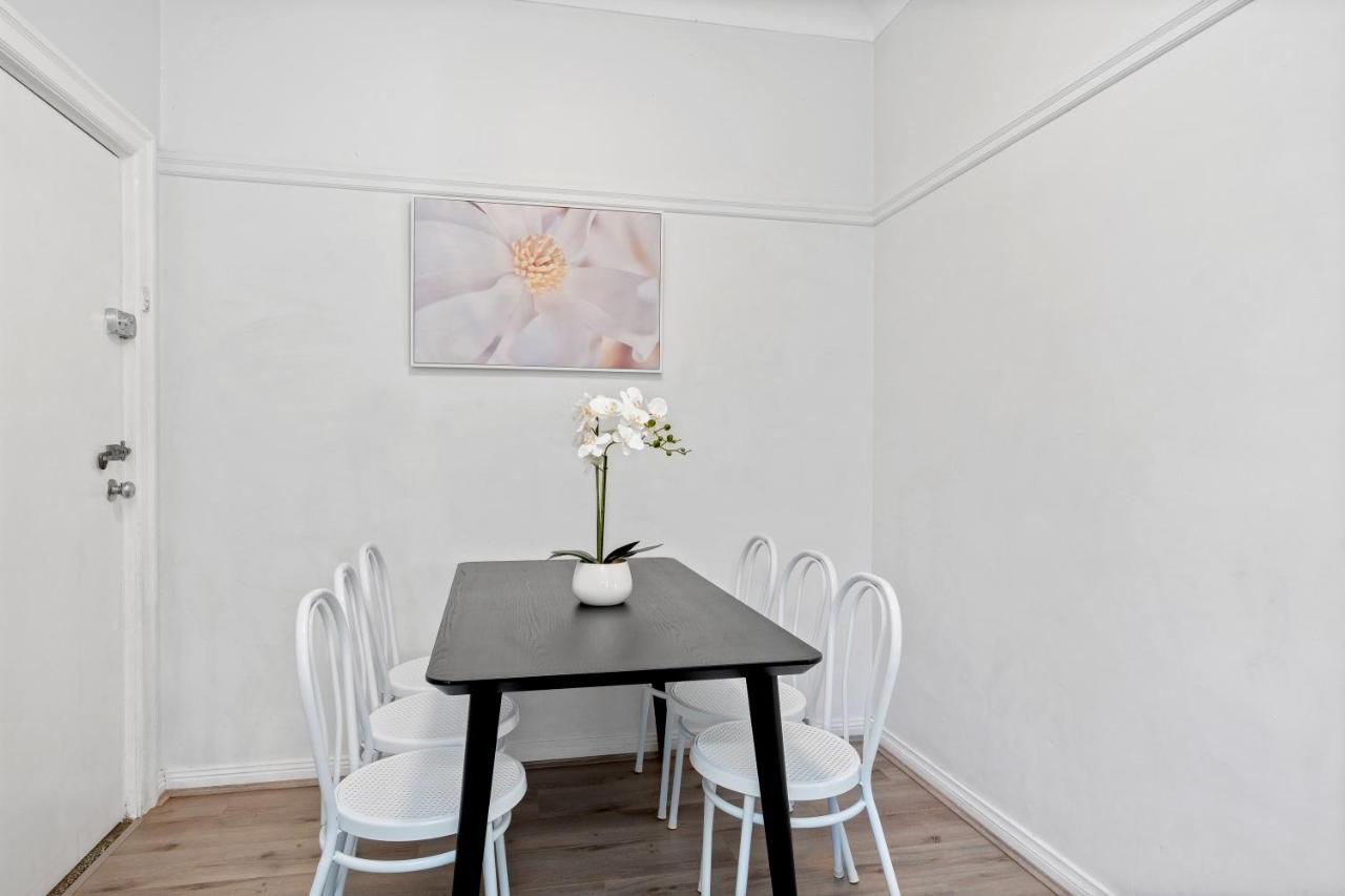 Burwood Newly Renovated 2 Bedroom Apartment Сидни Екстериор снимка