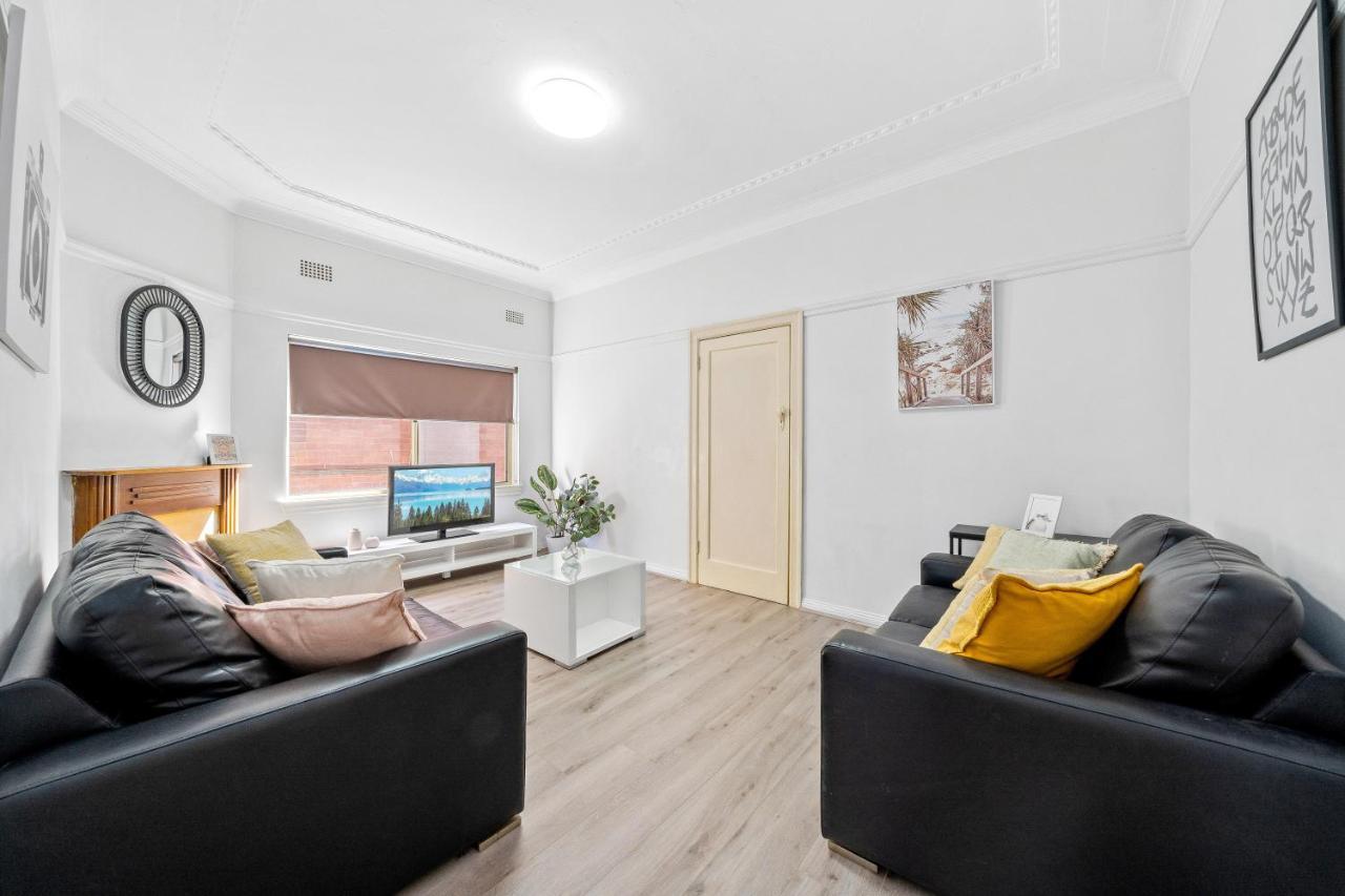 Burwood Newly Renovated 2 Bedroom Apartment Сидни Екстериор снимка